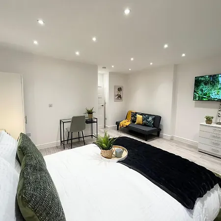 Stylish Ealing Apt -Near Tube - Ideal For Family&Group Stay Londres Exterior foto