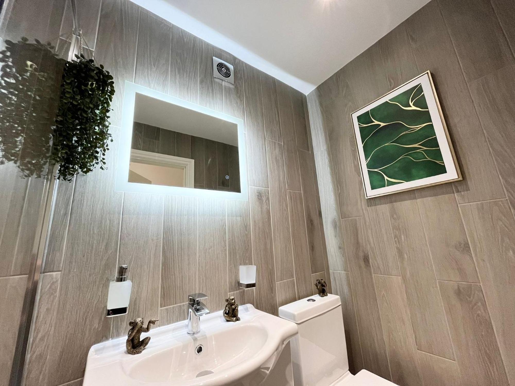 Stylish Ealing -near Tube - Ideal For Family&group Apartamento